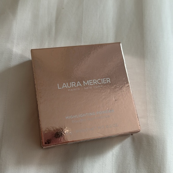 NEW Laura Mercier Rose Glow Highlighting Powder - Picture 4 of 5